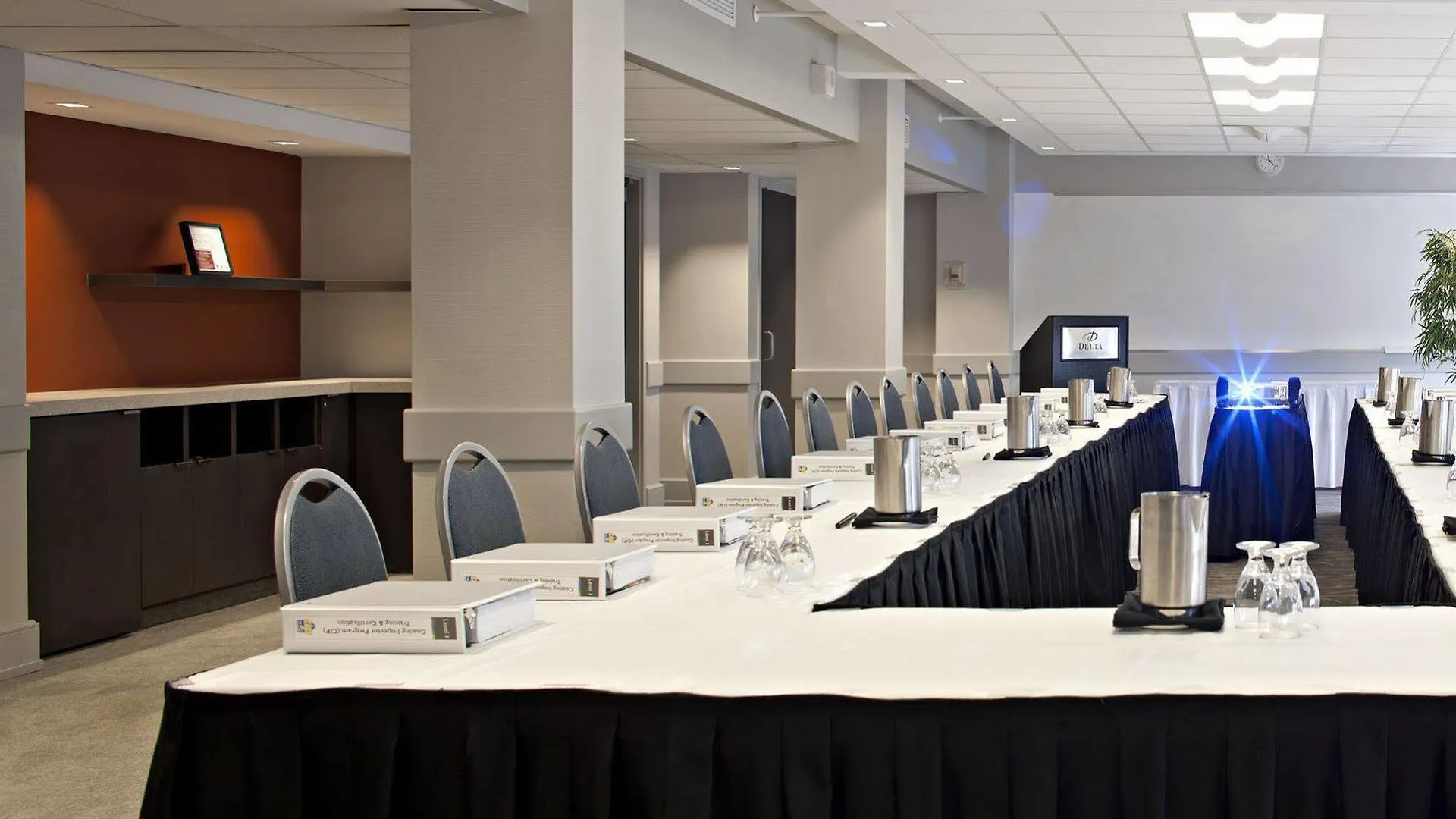 Delta Hotels By Marriott Edmonton South Conference Centre 4*,